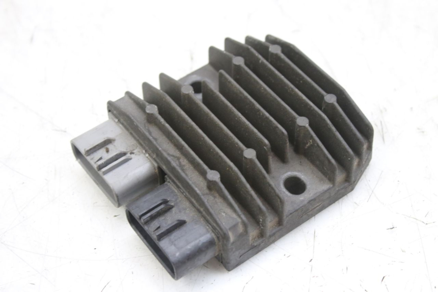 photo de REGOLATORE DI CARICA YAMAHA YZF R1 1000 (2007 - 2008) - Dettaglio del componente