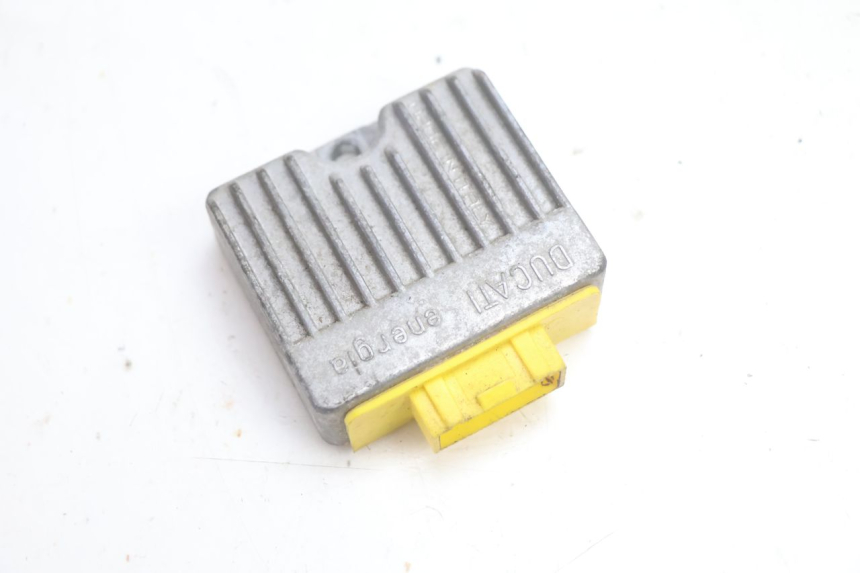photo de Regolatore di carica PIAGGIO ZIP 4T 50 (2006 - 2017) - Dettaglio del componente