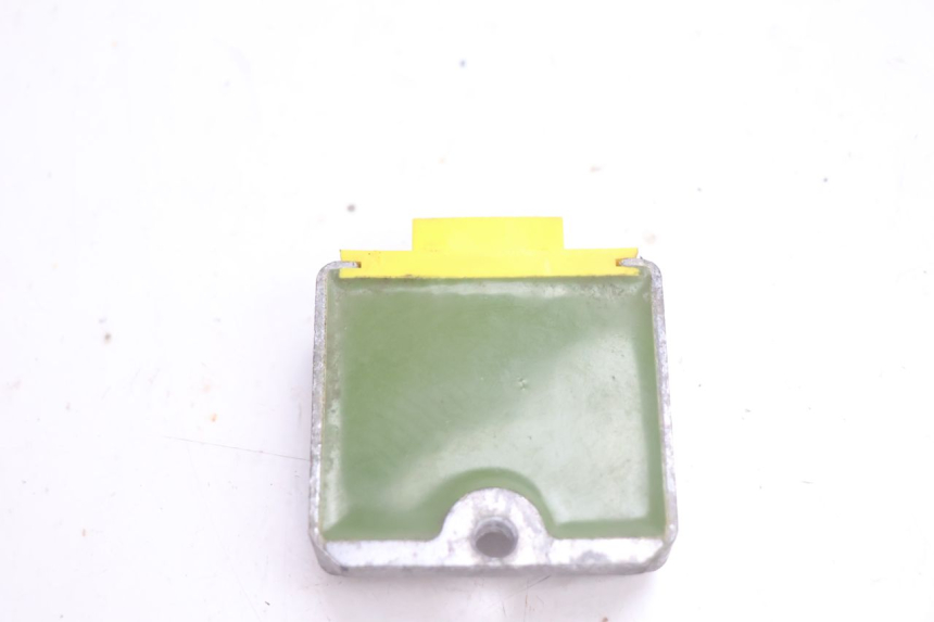 photo de Regolatore di carica PIAGGIO ZIP 4T 50 (2006 - 2017) - Altra angolazione