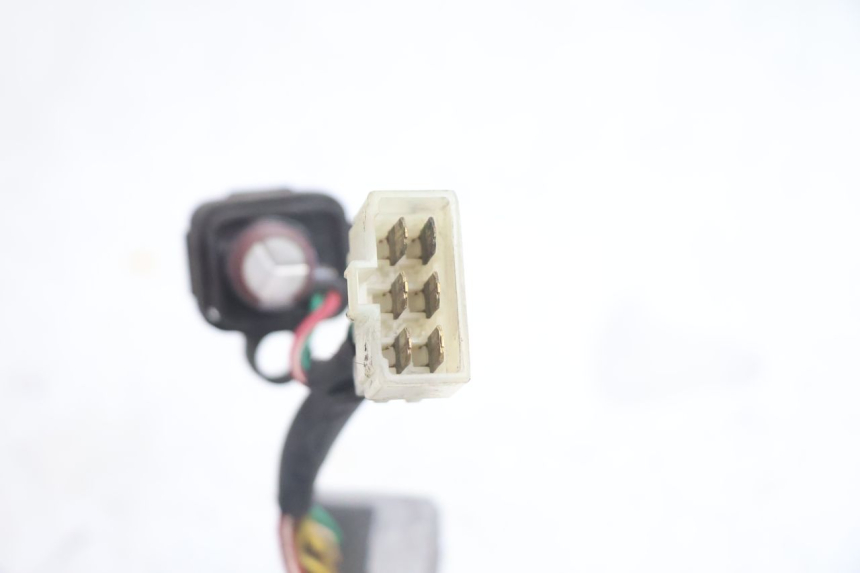 photo de REGOLATORE DI CARICA PIAGGIO ZIP 4T 50 (2018 - 2020) - Dettagli dei punti di fissaggio