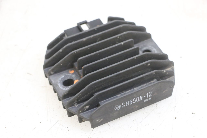 photo de REGOLATORE KAWASAKI ZR 7 750 (1999 - 2004) - Altra angolazione