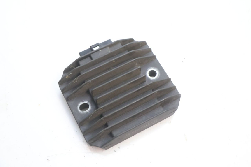 photo de REGOLATORE DI CARICA KAWASAKI ZX-6R ZX6R 600 (1995 - 1997) - Dettaglio del componente