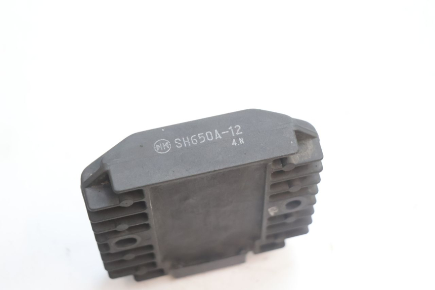 photo de REGOLATORE DI CARICA KAWASAKI ZX-6R ZX6R 600 (1995 - 1997) - Primo piano tecnico