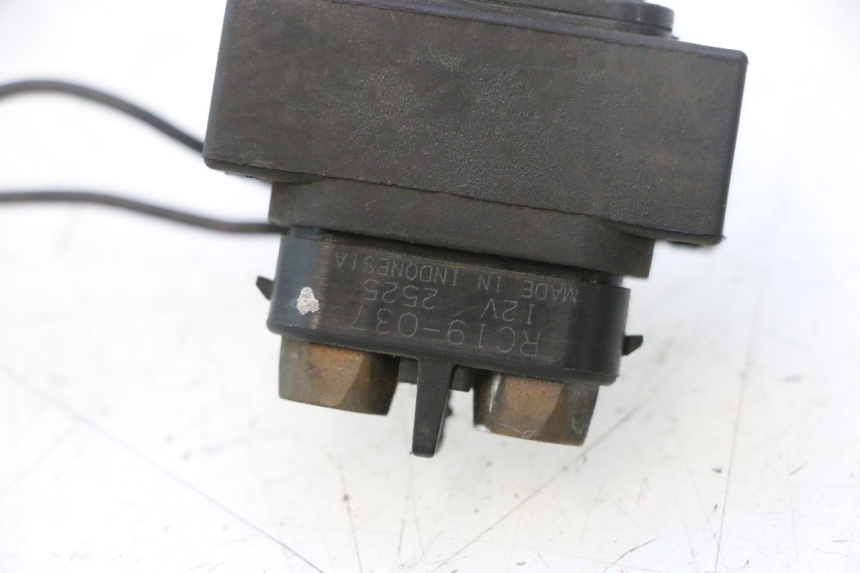 photo de RELE AVVIAMENTO SUZUKI BURGMAN EXECUTIVE ABS 650 (2006 - 2012) - Primo piano tecnico