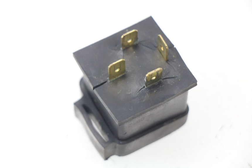 photo de Relè di avviamento YAMAHA BW'S 50 (2004 - 2017) - Zoom sullo stato d'uso