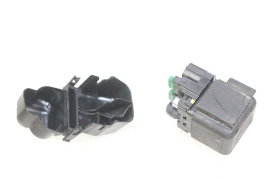 photo de RELE' AVVIAMENTO HONDA CB R 1000 (2018 - 2023) - Primo piano tecnico