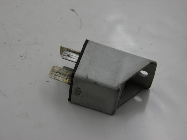 photo de Relè di avviamento DERBI GP MAX 250 (2006 - 2008) - Dettaglio del componente