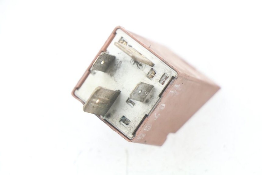 photo de RELE' AVVIAMENTO PIAGGIO FLY 2T 50 (2004 - 2017) - Zoom sullo stato d'uso