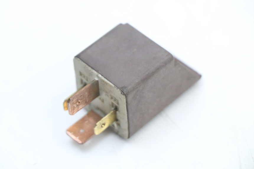 photo de RELE AVVIAMENTO PIAGGIO FLY 4T 50 (2004 - 2010) - Zoom sullo stato d'uso