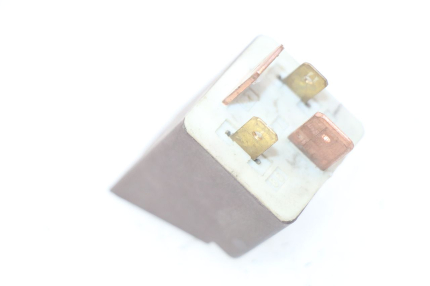 photo de RELE' AVVIAMENTO PIAGGIO FLY 100 (2006 - 2010) - Zoom sullo stato d'uso