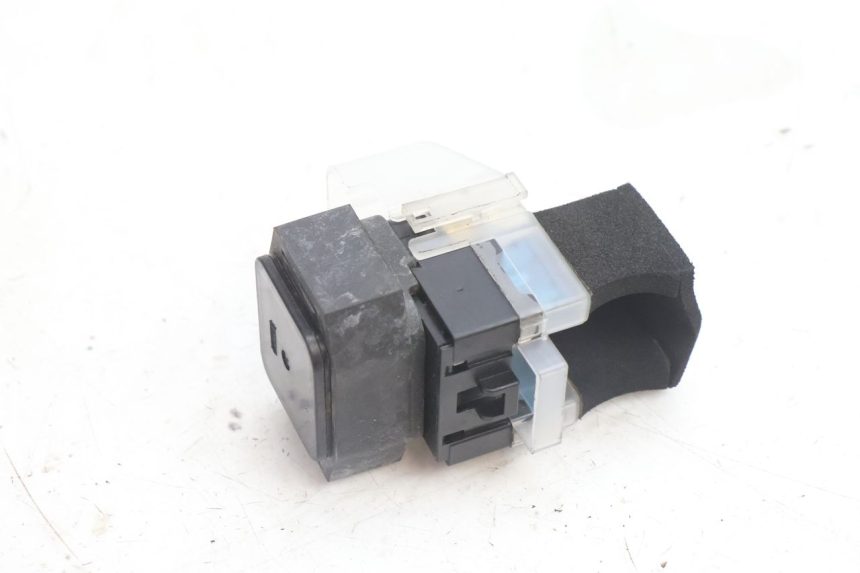 photo de RELE AVVIAMENTO YAMAHA FZ8 800 (2010 - 2016) - Primo piano tecnico