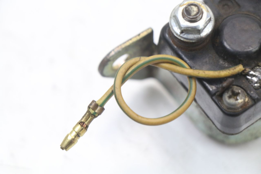 photo de RELE AVVIAMENTO SUZUKI GSX E 250 (1982 - 1983) - Primo piano tecnico