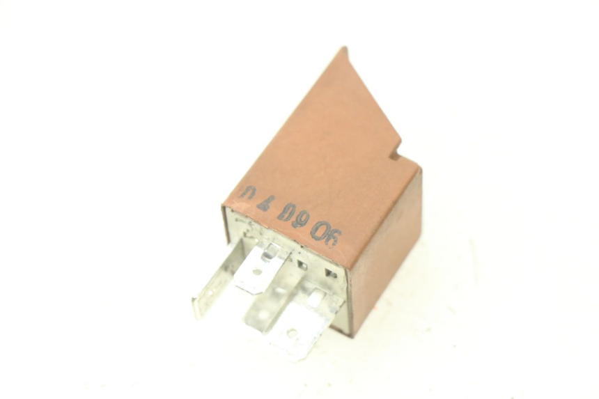 photo de RELE' AVVIAMENTO PIAGGIO MP3 125 (2006 - 2014) - Zoom sullo stato d'uso