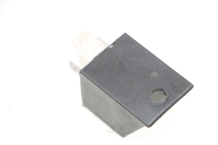 photo de RELE' AVVIAMENTO PIAGGIO NEW TYPHOON 50 (2018 - 2021) - Zoom sullo stato d'uso