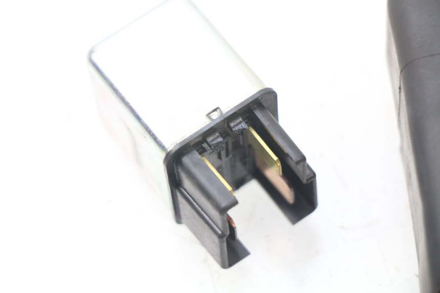 photo de RELE' AVVIAMENTO YAMAHA SLIDER NAKED 50 (2004 - 2018) - Primo piano tecnico