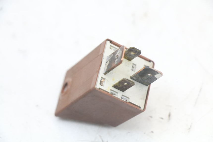 photo de Relè di avviamento PIAGGIO TYPHOON 50 (2000 - 2009) - Altra angolazione