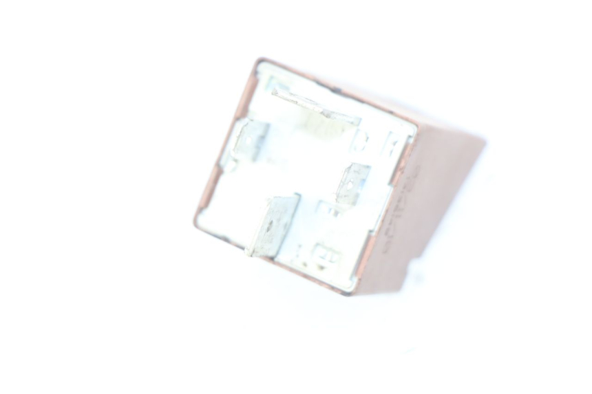 photo de RELE' AVVIAMENTO PIAGGIO VESPA LX 2T 50 (2005 - 2013) - Zoom sullo stato d'uso