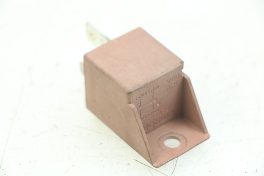 photo de RELE' AVVIAMENTO PIAGGIO VESPA PRIMAVERA 2T 50 (2013 - 2018) - Zoom sullo stato d'uso