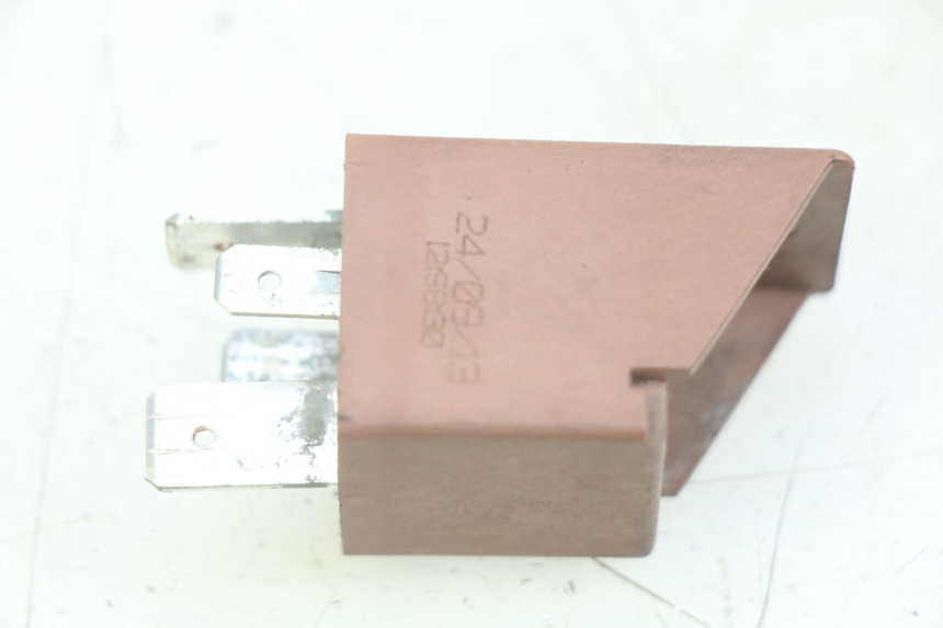 photo de RELE' AVVIAMENTO PIAGGIO VESPA PRIMAVERA 2T 50 (2013 - 2018) - Altra angolazione