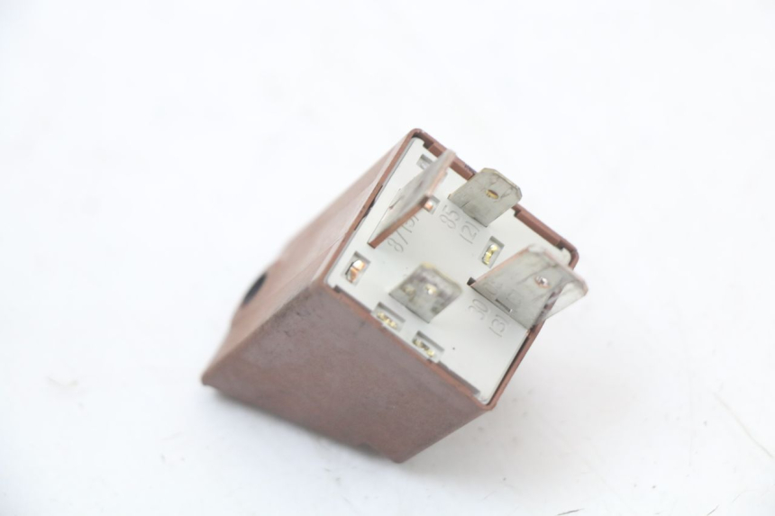 photo de RELE AVVIAMENTO PIAGGIO VESPA PRIMAVERA 4T 50 (2021 - 2024) - Zoom sullo stato d'uso