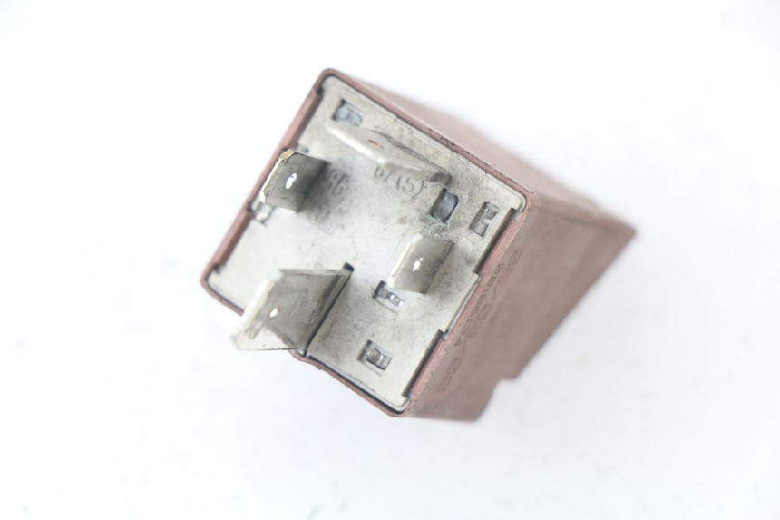 photo de Relè di avviamento PIAGGIO XEVO X-EVO 250 (2007 - 2012) - Zoom sullo stato d'uso