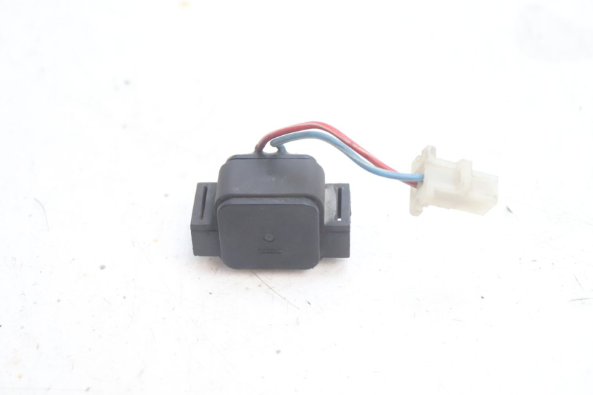 photo de RELE' AVVIAMENTO YAMAHA YP MAJESTY 125 (2002 - 2006) - Altra angolazione