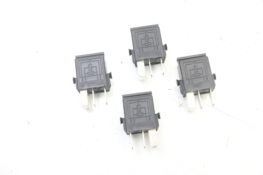 photo de RELE' ELETTRICO BMW C1 125 (2000 - 2003) - Altra angolazione