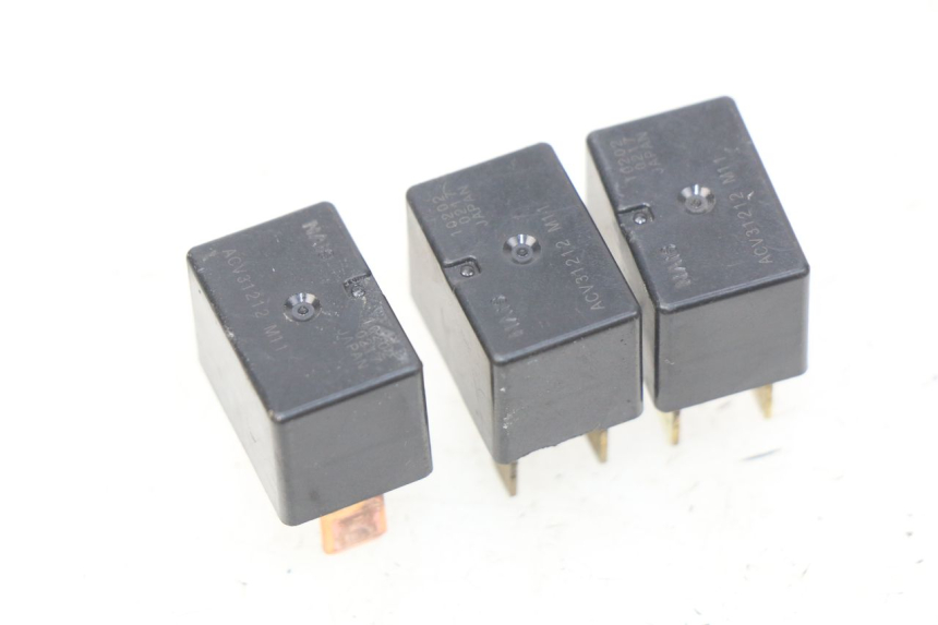 photo de Relè elettrico HONDA CBRF CBR-F PC41 600 (2011 - 2013) - Dettaglio del componente