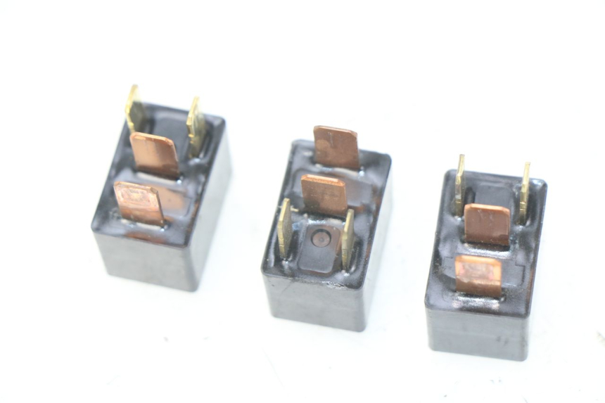 photo de Relè elettrico HONDA CBRF CBR-F PC41 600 (2011 - 2013) - Zoom sullo stato d'uso