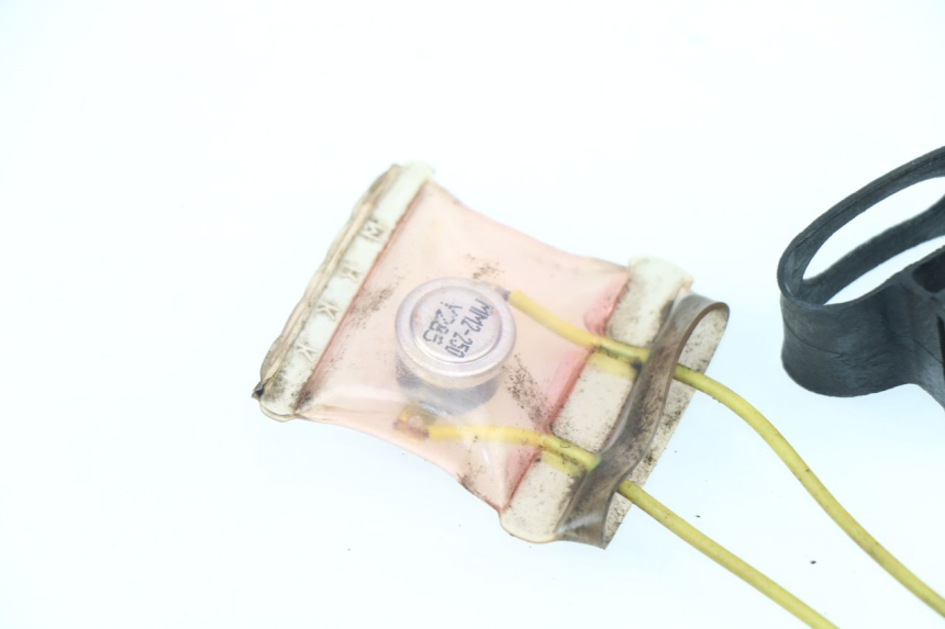 photo de RELÈ ELETTRICO YAMAHA CYGNUS 125 (1995 - 2003) - Dettaglio del componente