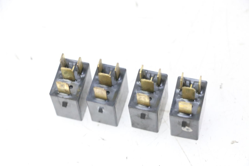 photo de RELE' ELETTRICO HONDA FES S-WING SWING ABS 125 (2007 - 2015) - Altra angolazione