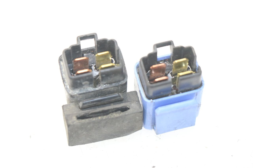 photo de Relè elettrico SYM GTS EFI ABS 125 (2012 - 2016) - Zoom sullo stato d'uso