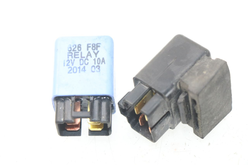 photo de Relè elettrico SYM GTS EFI ABS 125 (2012 - 2016) - Altra angolazione