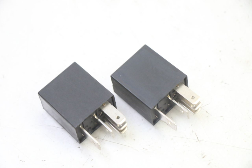 photo de RELE' ELETTRICO PEUGEOT KISBEE 2T 50 (2018 - 2022) - Altra angolazione