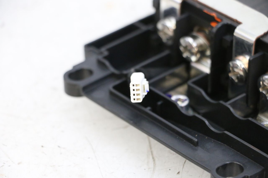 photo de RELE YAMAHA NEO'S CORE 1 (2022 - 2026) - Dettagli dei punti di fissaggio