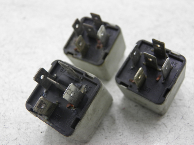 photo de Relè elettrico PIAGGIO X9 250 (2000 - 2002) - Dettaglio del componente