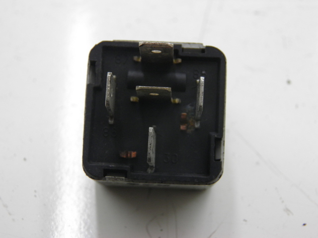 photo de Relè elettrico PIAGGIO XEVO - X EVO 125 (2010 - 2015) - Dettaglio del componente