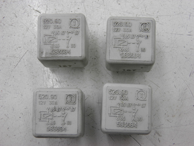 photo de Relè elettrico PIAGGIO XEVO 400 (2007) - Altra angolazione