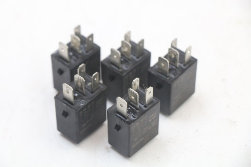 photo de RELE ROYAL ENFIELD SCRAM 411 (2022 - 2024) - Altra angolazione