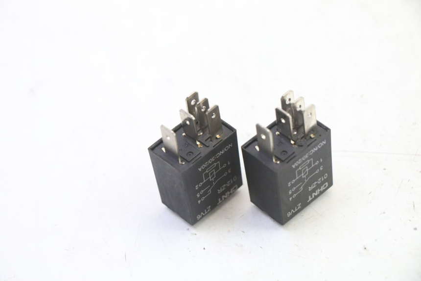 photo de RELE PEUGEOT STREETZONE I NAKED 2T 50 (2018 - 2020) - Altra angolazione