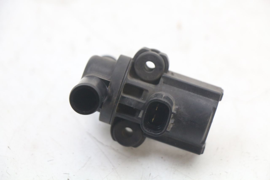 photo de RELÈ ELETTRICO SUZUKI GSR 750 (2011 - 2017) - Altra angolazione