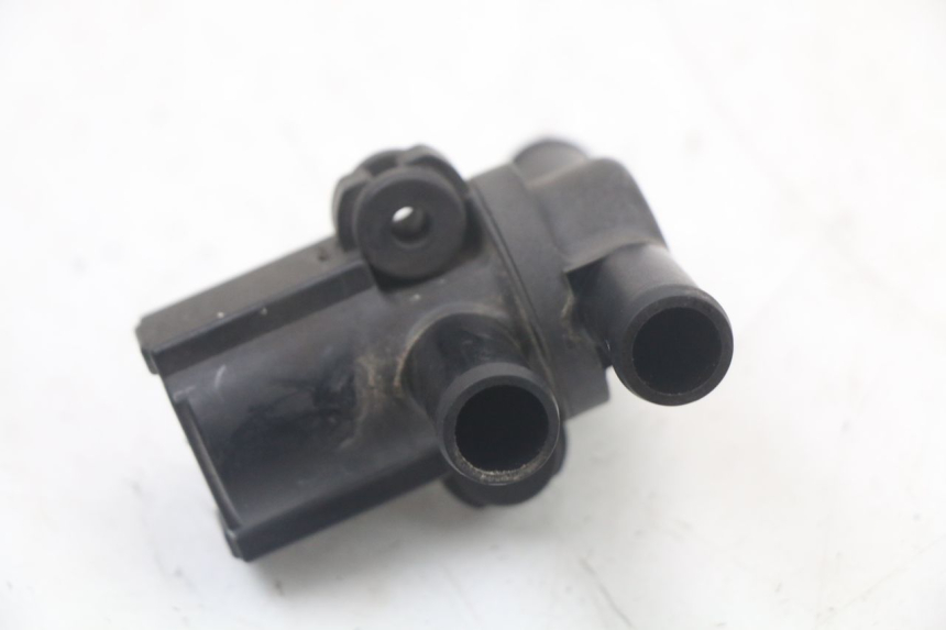 photo de RELÈ ELETTRICO SUZUKI GSR 750 (2011 - 2017) - Primo piano tecnico