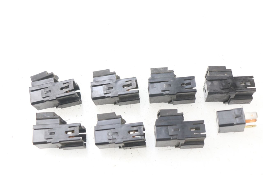 photo de RELE' ELETTRICO YAMAHA TDM ABS 900 (2002 - 2014) - Primo piano tecnico