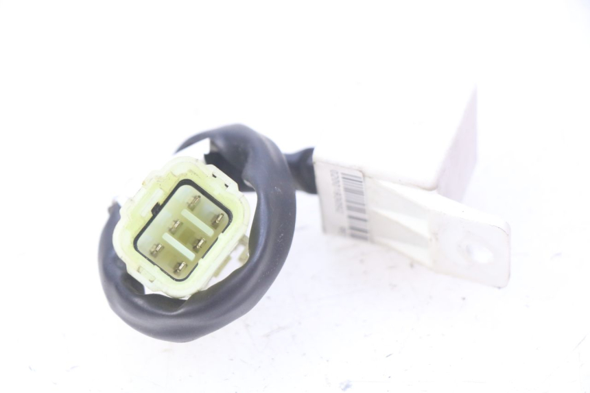 photo de RELE' ELETTRICO PIAGGIO VESPA GTS IGET ABS 125 (2017 - 2023) - Altra angolazione