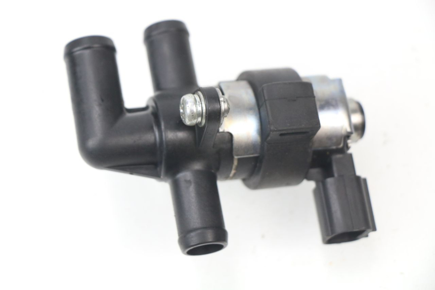 photo de Relè elettrico HONDA VFR F 1200 (2010 - 2015) - Altra angolazione