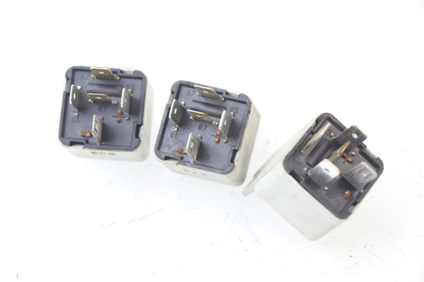 photo de Relè elettrico PIAGGIO XEVO X-EVO 250 (2007 - 2012) - Zoom sullo stato d'uso