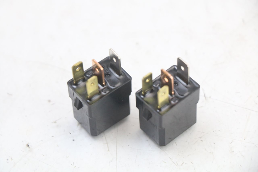 photo de Relè elettrico YAMAHA XJ6 ABS 600 (2008 - 2016) - Dettaglio del componente