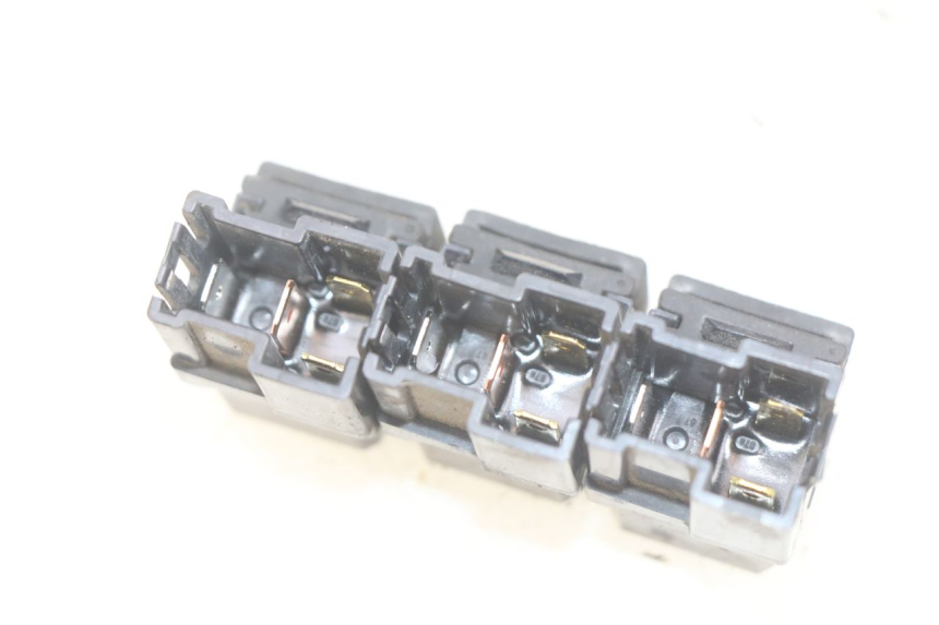 photo de RELE' ELETTRICO YAMAHA YP MAJESTY 400 (2004 - 2008) - Altra angolazione