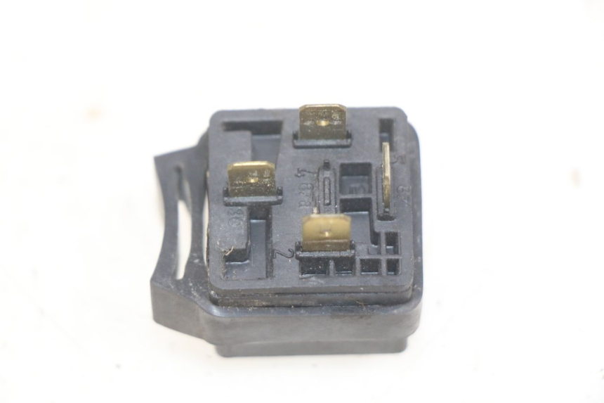 photo de RELE' ELETTRICO YAMAHA YP MAJESTY 125 (1998 - 2001) - Zoom sullo stato d'uso