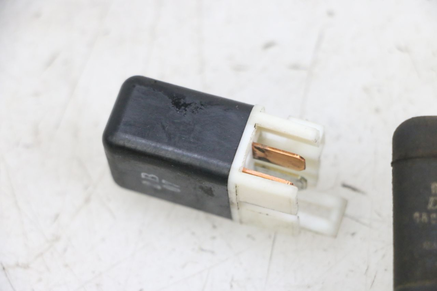 photo de RELE KAWASAKI ZR 7 750 (1999 - 2004) - Primo piano tecnico